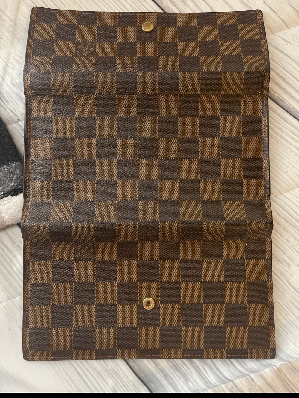 AUTHENTIC Louis Vuitton Damier Ebene Long Wallet / Clutch. FREE CHAIN INCLUDED - Picture 9 of 9
